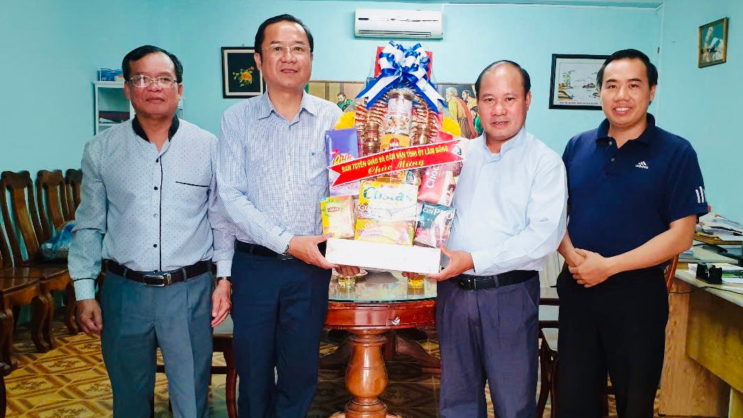 Trưởng Ban Tuyên giáo và Dân vận Tỉnh uỷ thăm, chúc mừng các cơ sở tôn giáo nhân dịp Lễ Phục sinh 2025