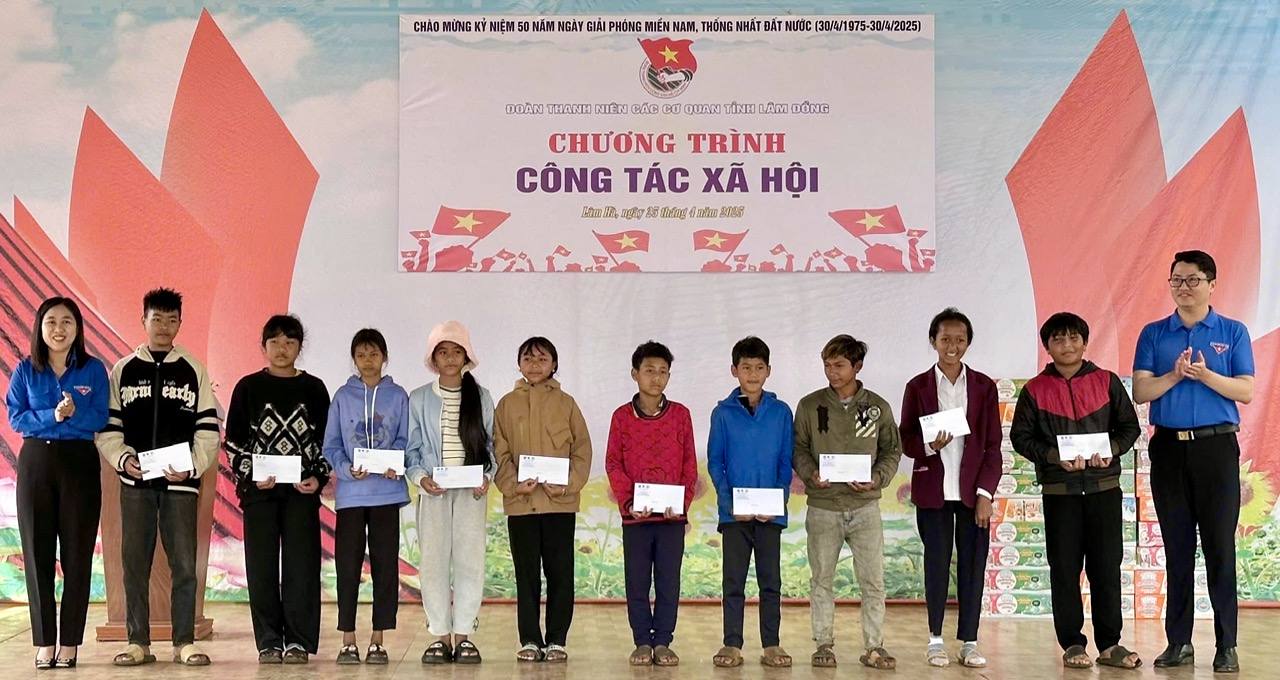 Đoàn Thanh niên Các cơ quan Đảng tỉnh tổ chức đợt công tác xã hội tại huyện Lâm Hà