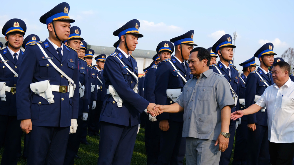 Phó Chủ tịch HĐND tỉnh Lâm Đồng thăm, động viên các khối diễu binh Lễ kỷ niệm 50 năm Ngày Giải phóng miền Nam