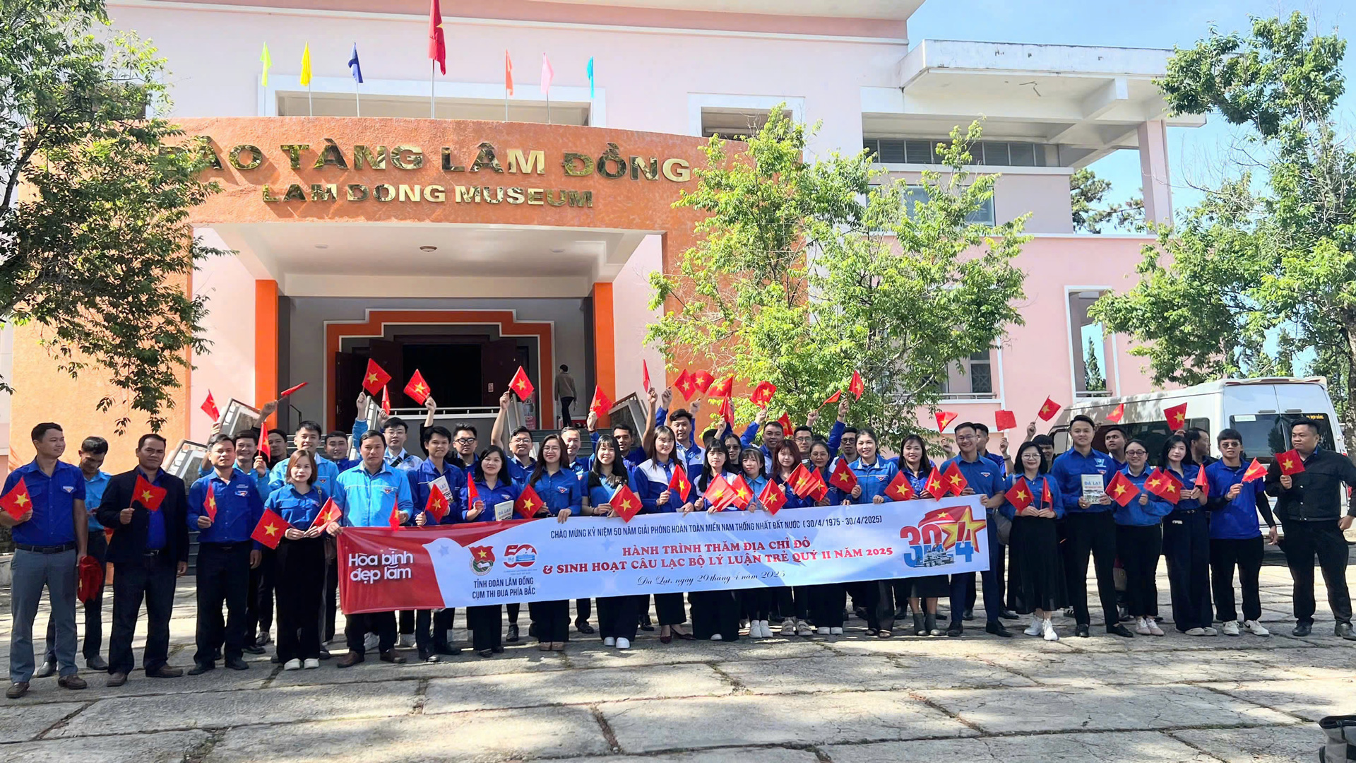 Nhiều hoạt động ý nghĩa chào mừng Lễ 30/4