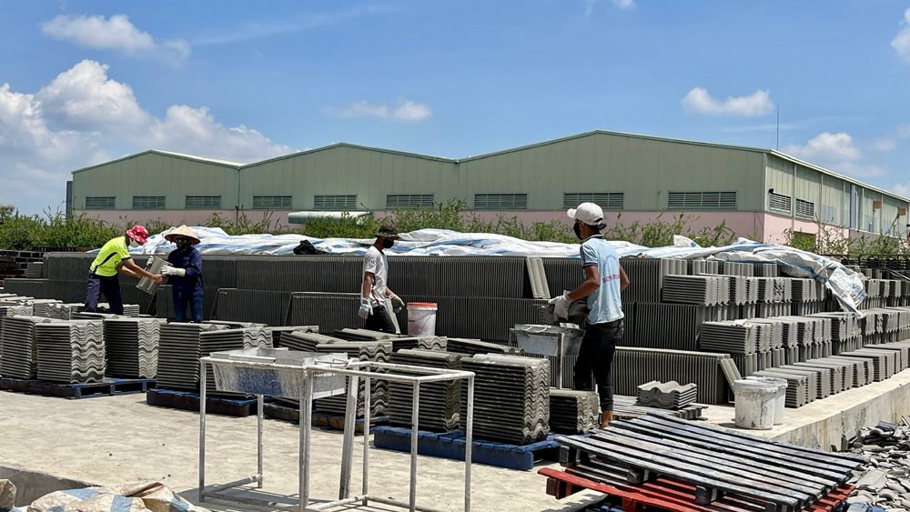 Hướng dẫn chăm sóc sức khỏe mùa nắng nóng cho cộng đồng và người lao động