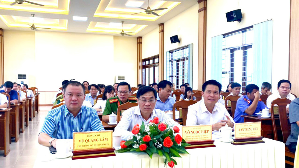 Đạ Tẻh: Sơ kết giữa nhiệm kỳ thực hiện Nghị quyết Đại hội Đảng bộ huyện lần thứ IX