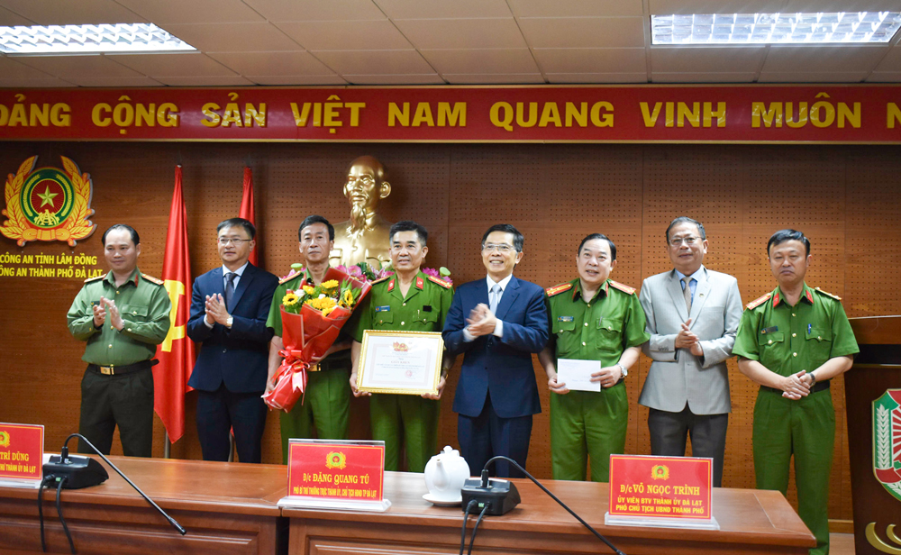 Đà Lạt: Khen thưởng đột xuất 1 tập thể, 5 cá nhân có thành tích trong phong trào phòng, chống tội phạm
