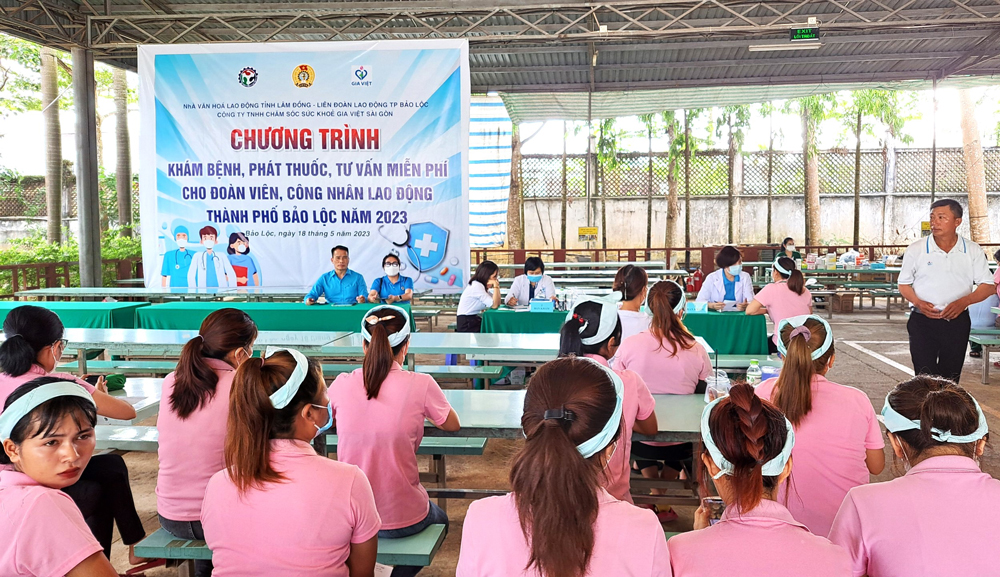Bảo Lộc: 150 công nhân, lao động được khám bệnh, phát thuốc miễn phí