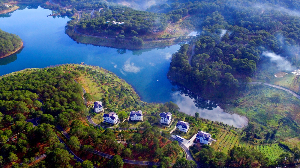 Bình minh trên hồ Tuyền Lâm