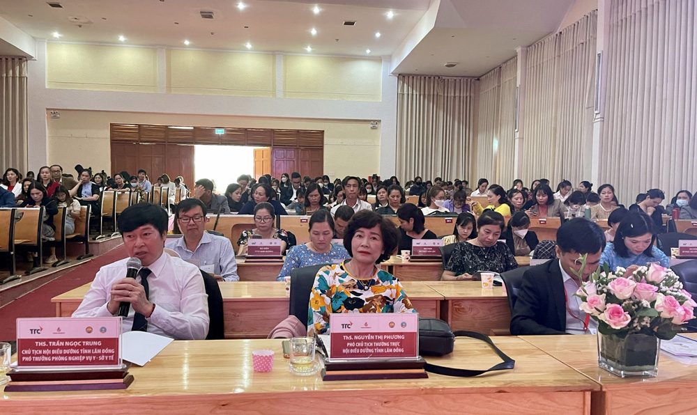 Hội thảo, tập huấn về kỹ năng giao tiếp, hỗ trợ tâm lý và giáo dục sức khỏe cho người bệnh