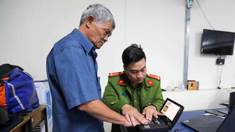 Công an Đà Lạt tăng tốc kích hoạt tài khoản định danh điện tử