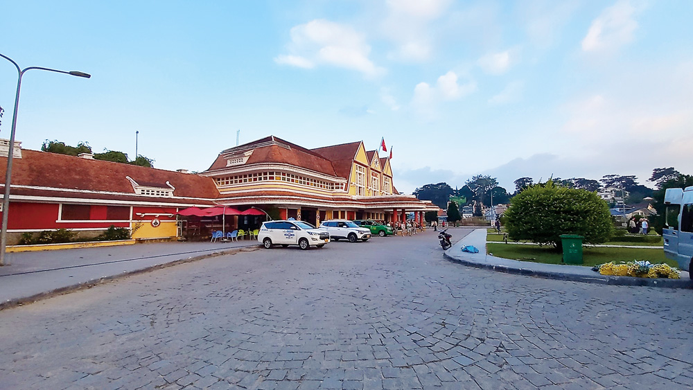 Mai này tàu lên non xuống biển