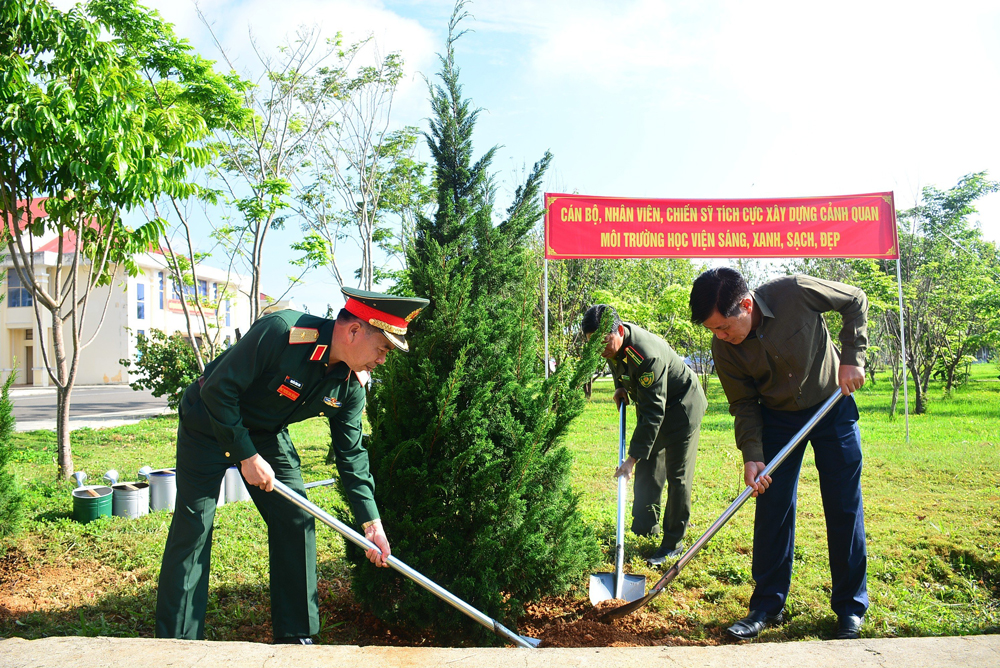 Học viện Lục quân trồng 2.000 cây xanh