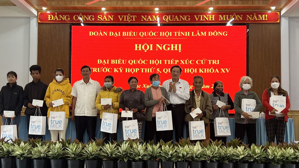 Trưởng Ban Nội chính Trung ương tiếp xúc cử tri Đơn Dương