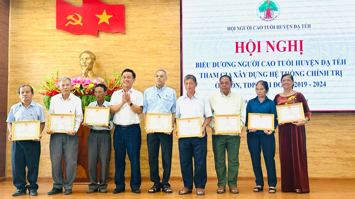 Đạ Tẻh: Người cao tuổi tích cực tham gia hệ thống chính trị  ở thôn, tổ dân phố