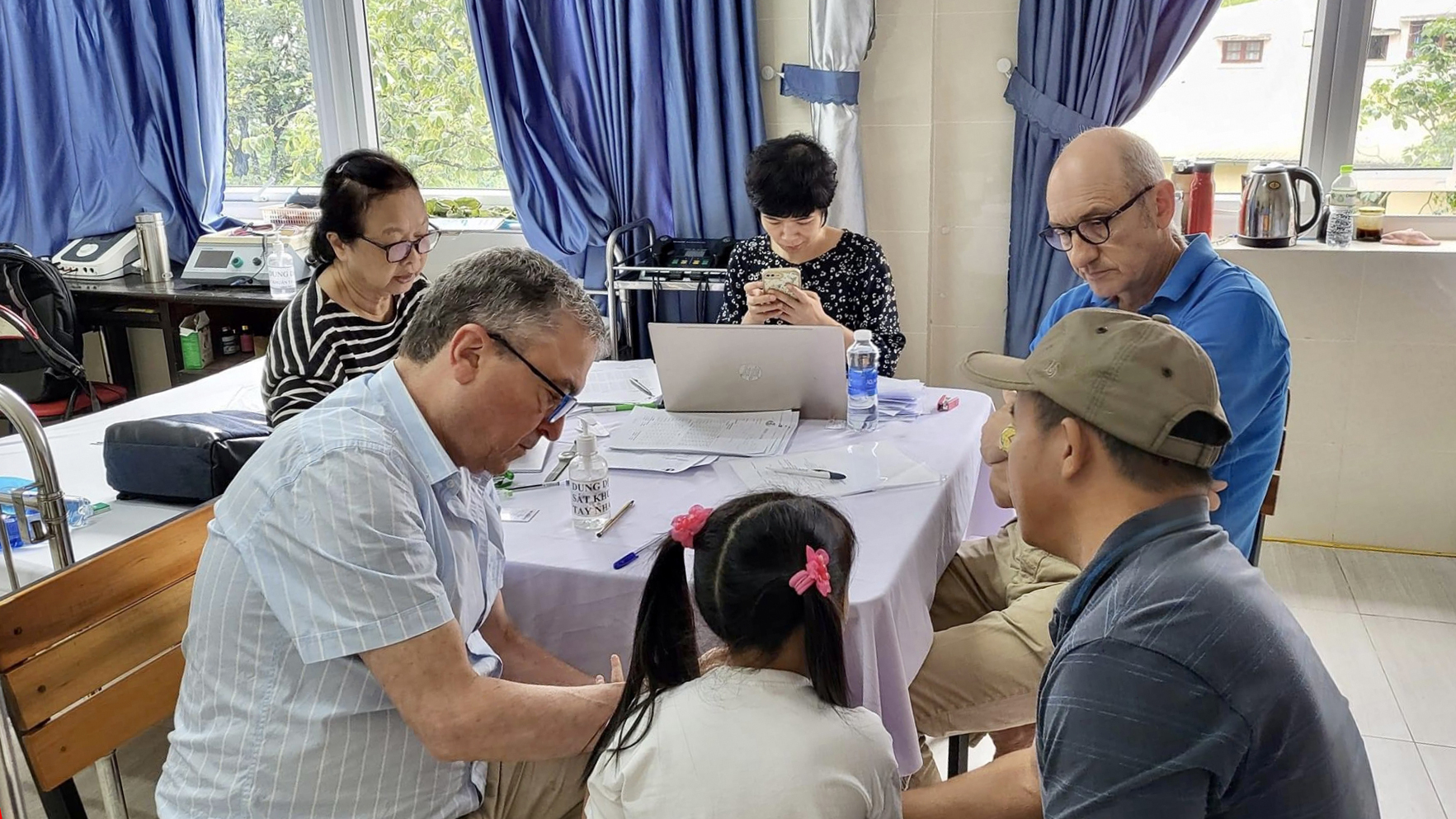 Khám sàng lọc bệnh miễn phí cho 130 trẻ em khuyết tật, tài trợ phẫu thuật cho 34 bệnh nhân