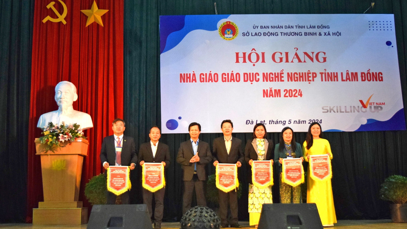 Hội giảng nhà giáo giáo dục nghề nghiệp