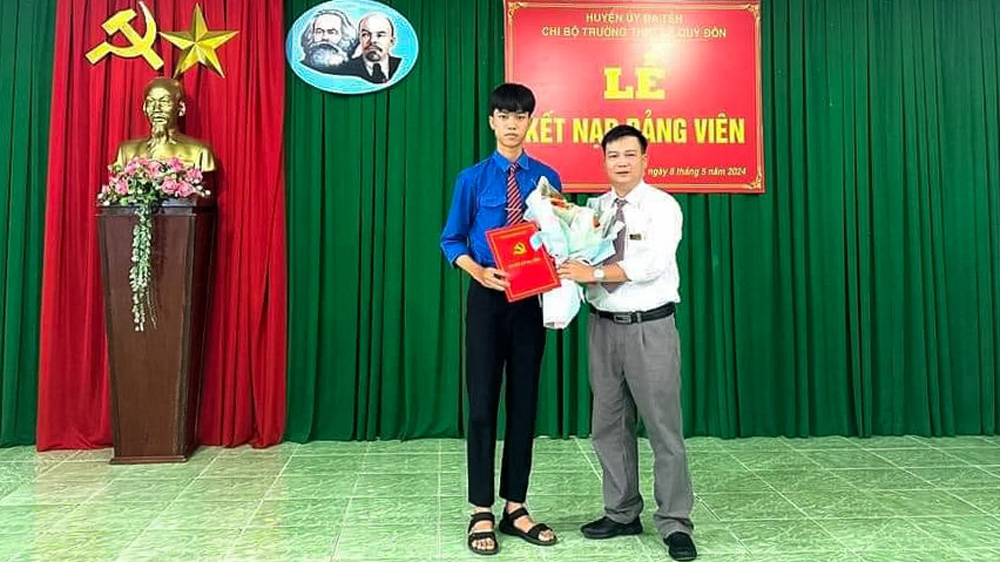 Thêm học sinh THPT được kết nạp Đảng