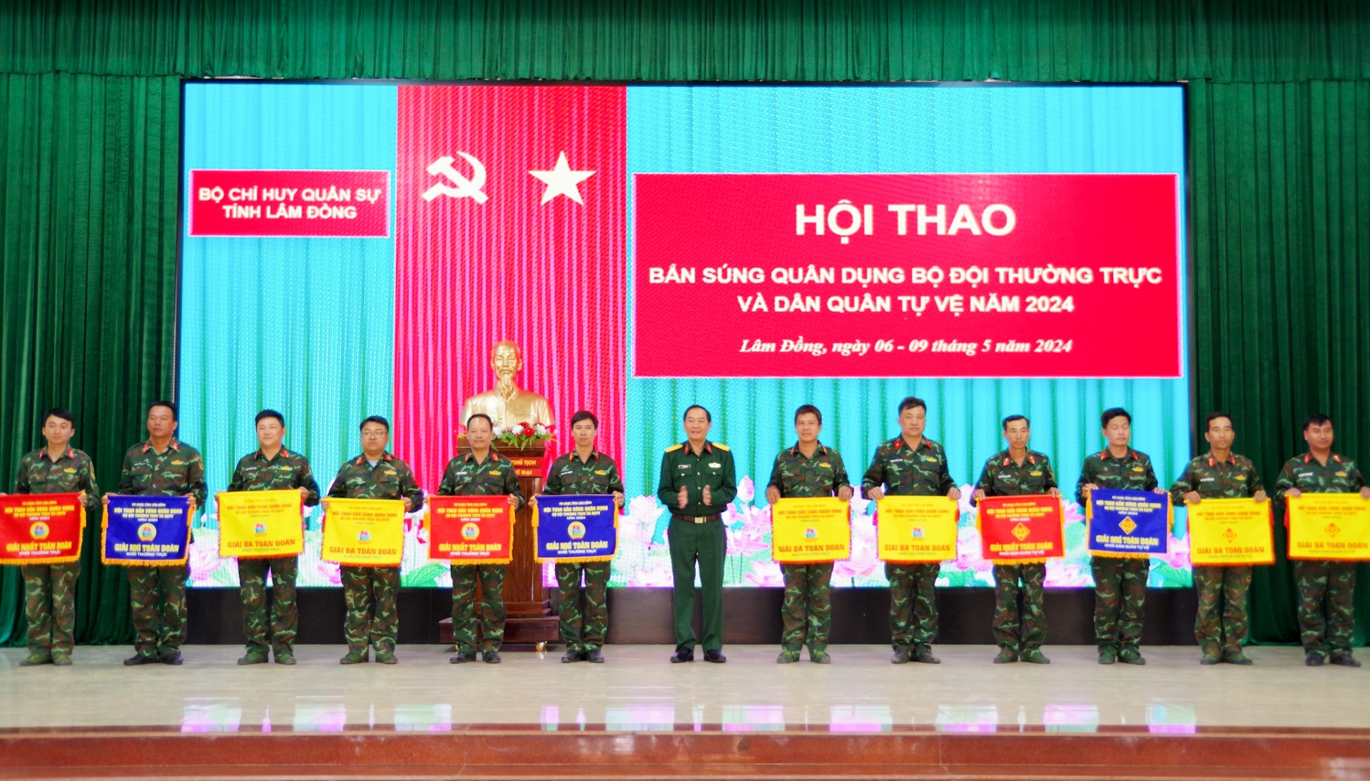 Hơn 100 VĐV tham gia Hội thao bắn súng quân dụng