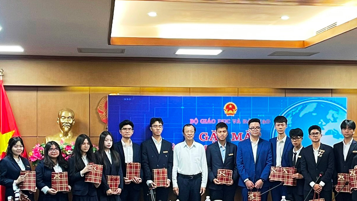 Bộ Giáo dục và Đào tạo gặp mặt đoàn cán bộ, học sinh tham dự ISEF 2024