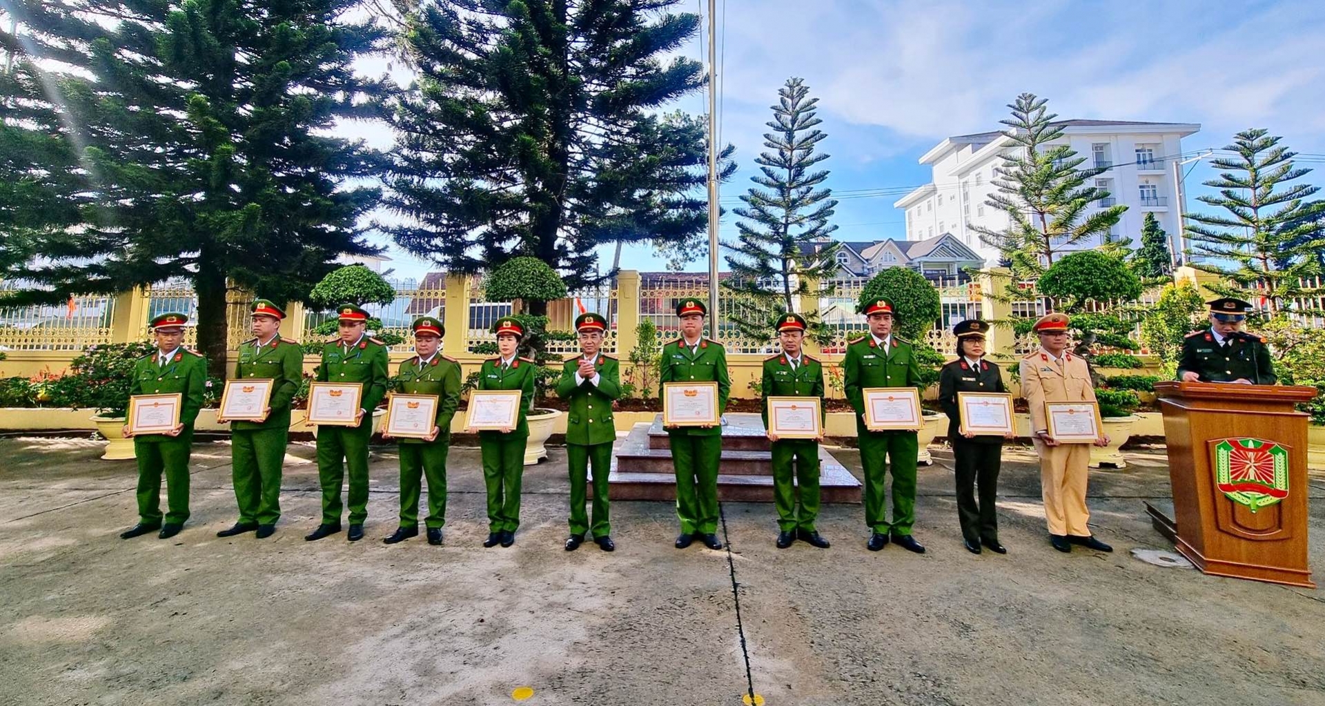 Đà Lạt: Khen thưởng 12 tập thể, 34 cá nhân có thành tích xuất sắc trong đợt cao điểm tấn công, trấn áp tội phạm