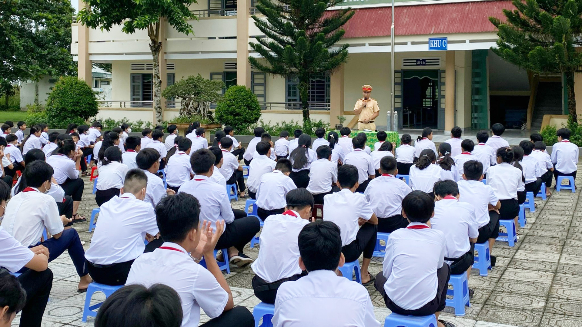Tiếp tục nâng cao ý thức chấp hành Luật Giao thông cho lứa tuổi học sinh