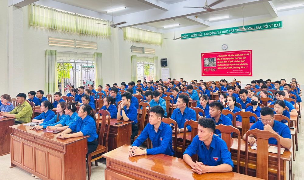 Đạ Tẻh: Tổ chức sinh hoạt chính trị về nội dung tác phẩm của Tổng Bí thư Nguyễn Phú Trọng