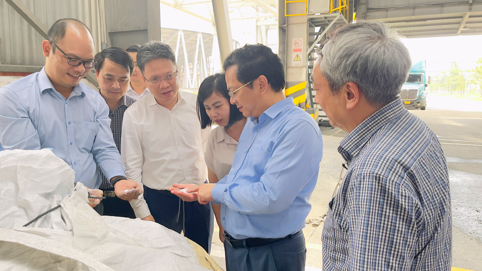 Đoàn công tác Ban Kinh tế Trung ương làm việc tại Công ty Nhôm Lâm Đồng