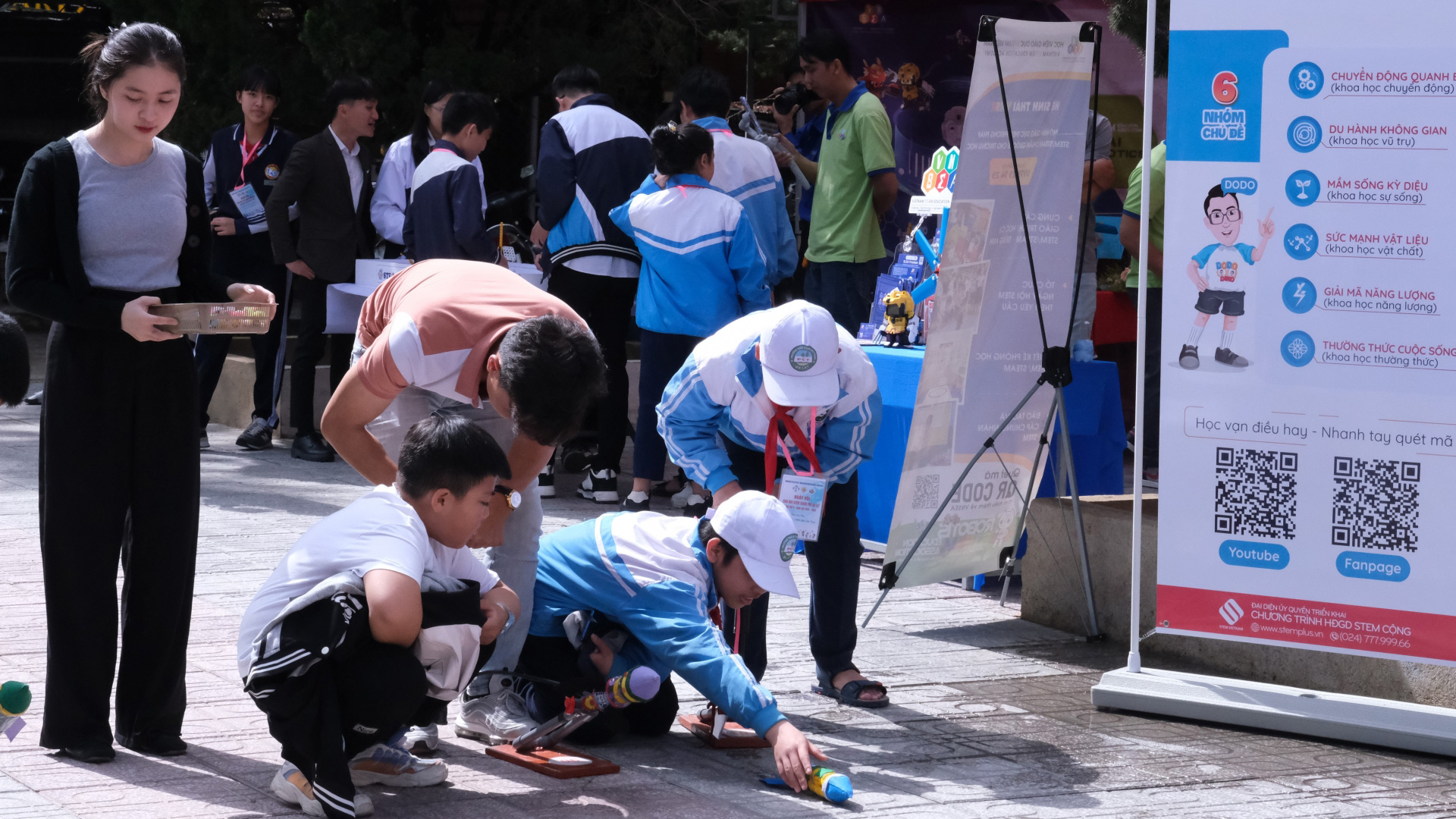 Học sinh Đà Lạt trải nghiệm nhiều hoạt động trong Ngày hội Giáo dục STEM