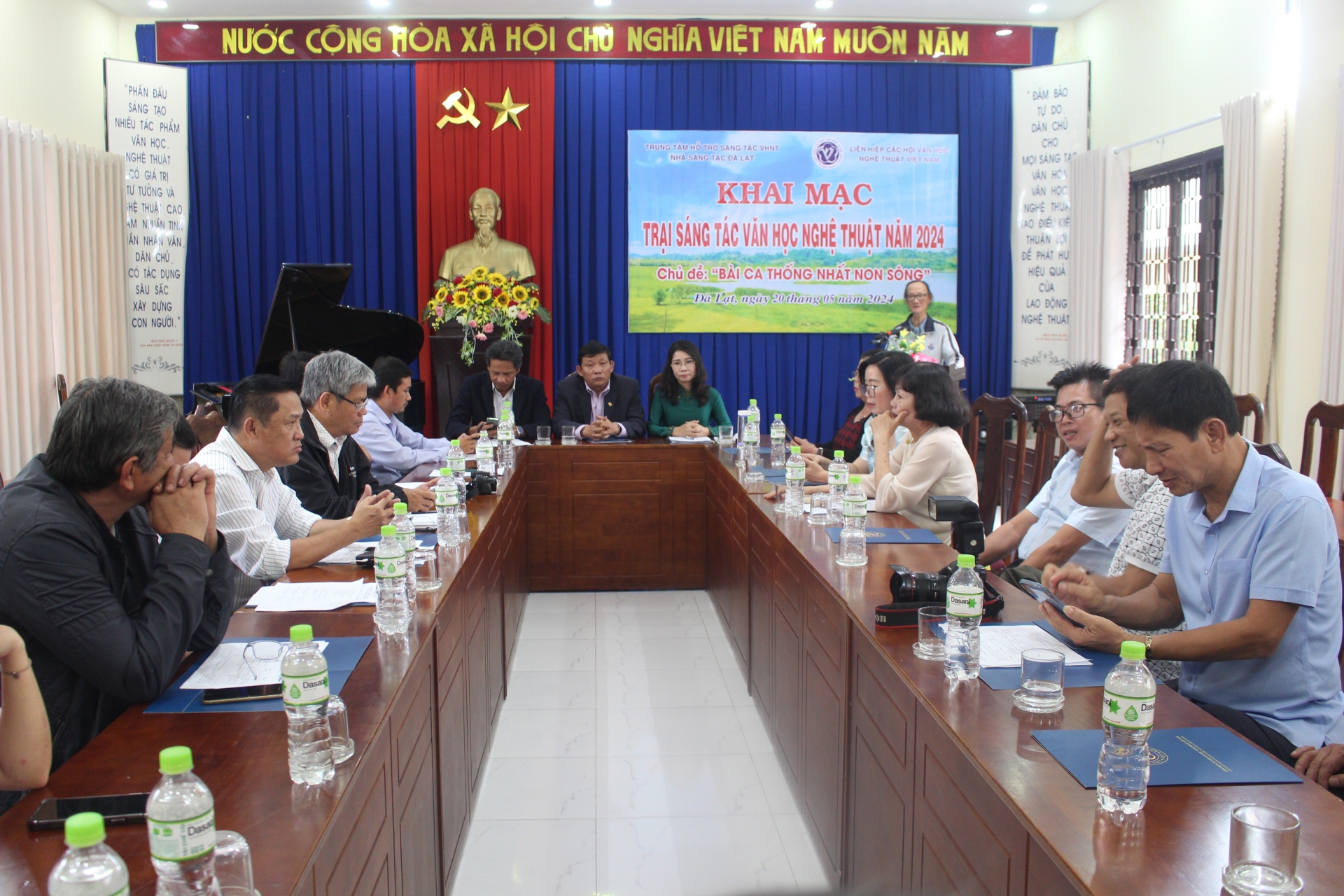 Khai mạc trại sáng tác văn học nghệ thuật “Bài ca thống nhất non sông”