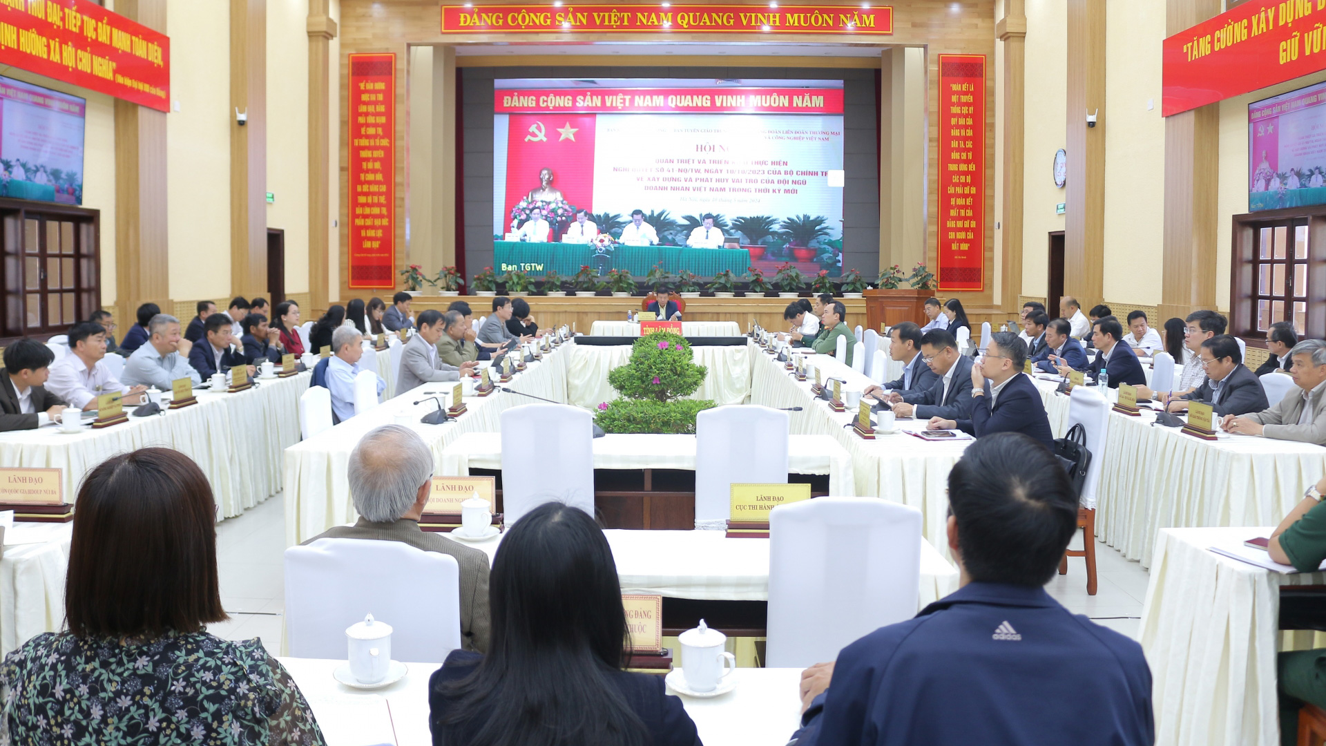 Phát huy vai trò của đội ngũ doanh nhân Việt Nam trong thời kỳ mới ​​