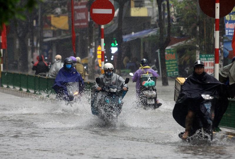 Thời tiết ngày 12/5: Bắc Bộ mưa vừa và dông, Nam Bộ nắng nóng gay gắt