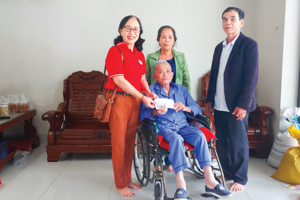Người Bí thư chi bộ nhiệt tình, gương mẫu