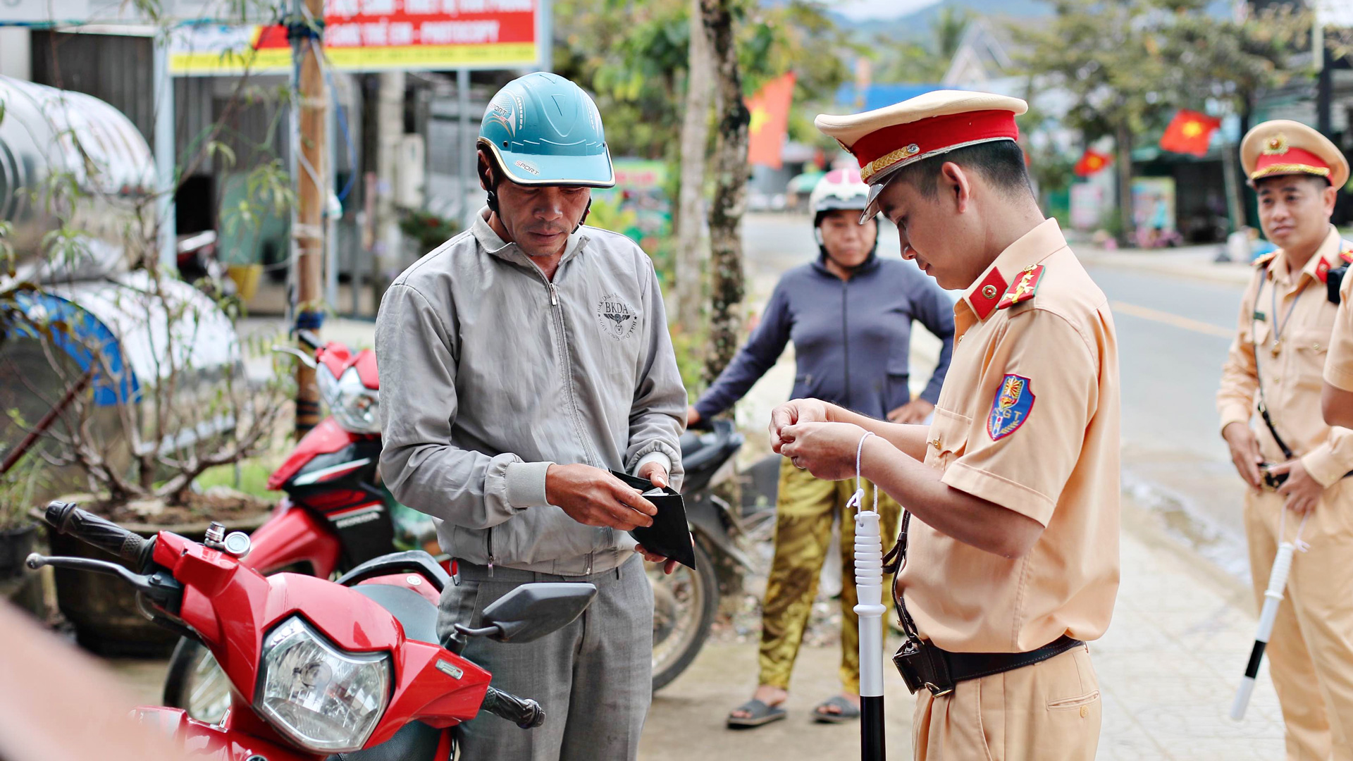 Đam Rông thực hiện đồng bộ các giải pháp đảm bảo an toàn giao thông