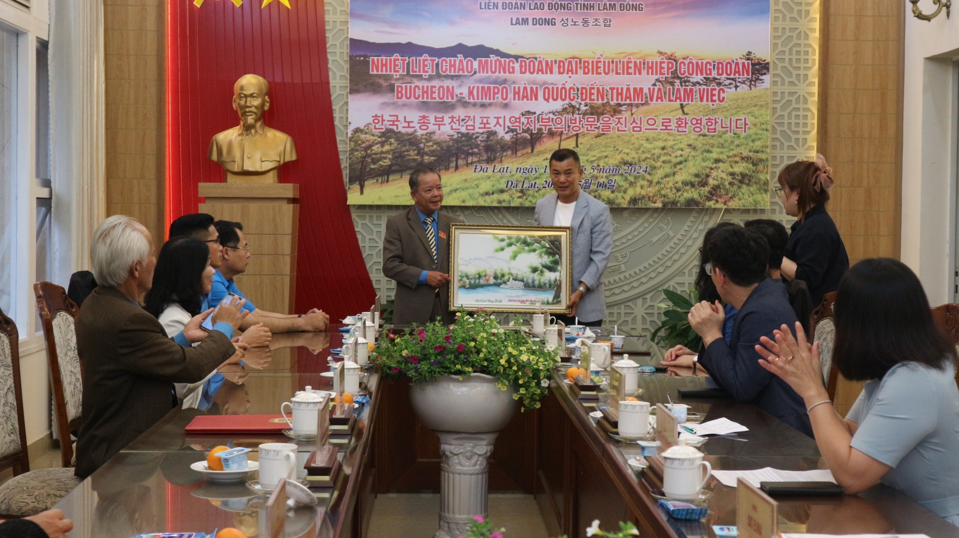 Tăng cường tình đoàn kết giữa hai đất nước Việt Nam - Hàn Quốc