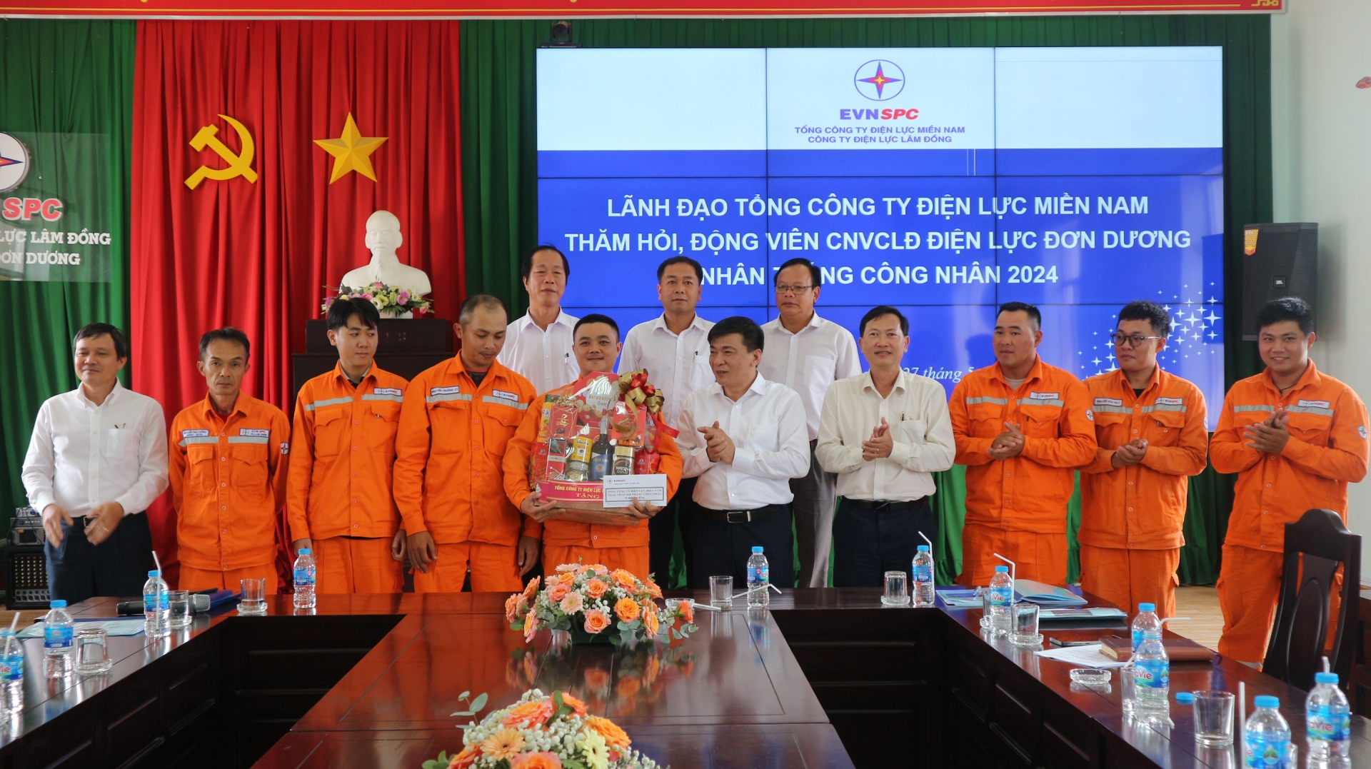 Tổng Công ty Điện lực Miền Nam thăm hỏi, động viên người lao động tại Lâm Đồng