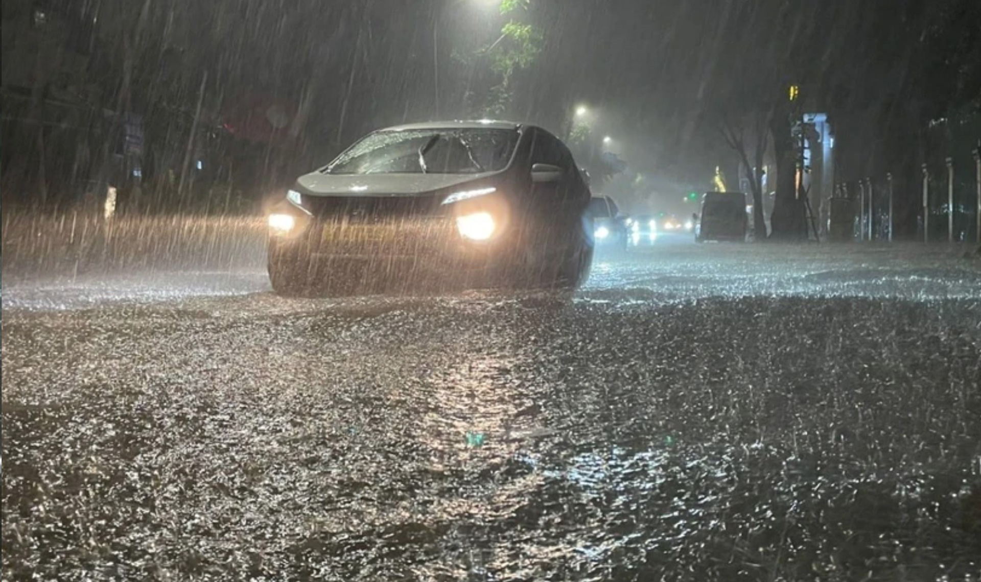 Áp thấp nhiệt đới gây mưa lớn tại khu vực Bắc Bộ và Nam Bộ