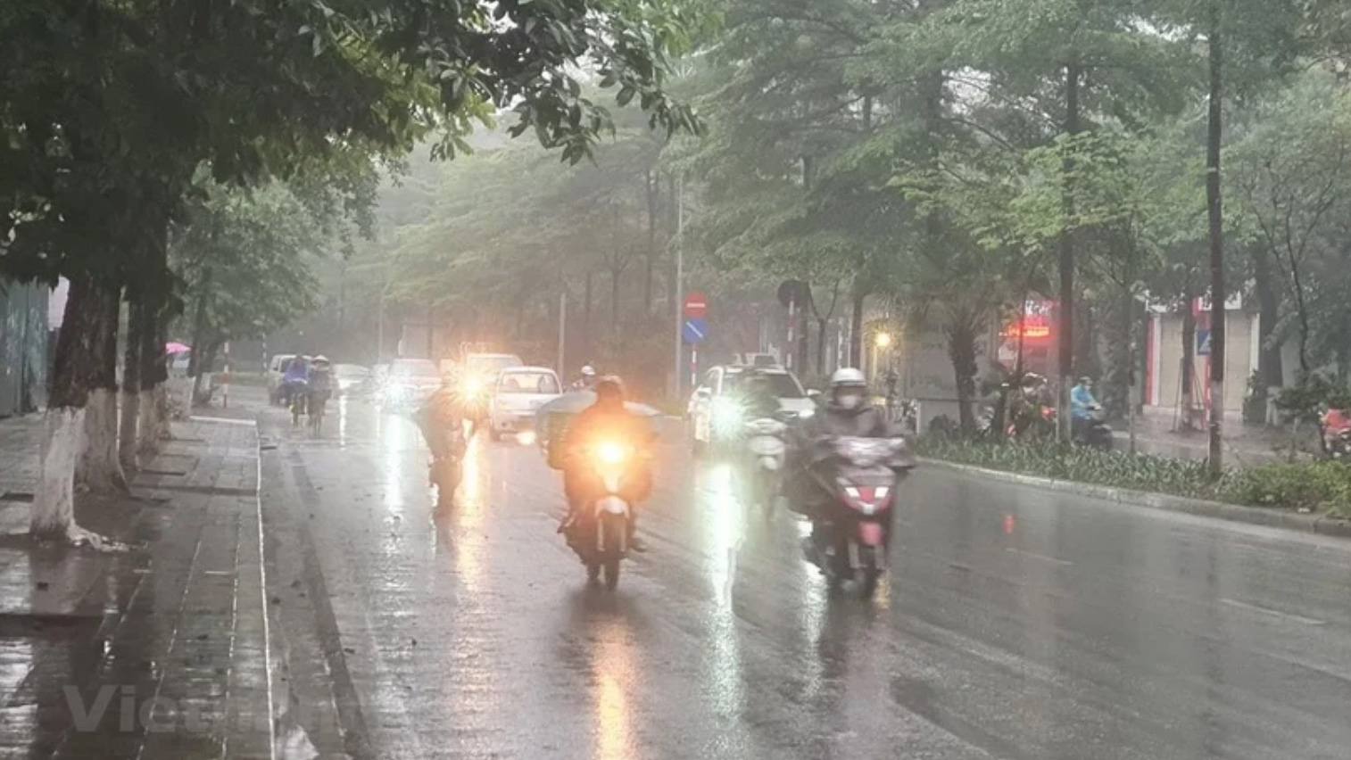 Bắc Bộ và Bắc Trung Bộ cục bộ có mưa to, Nam Bộ nắng nóng