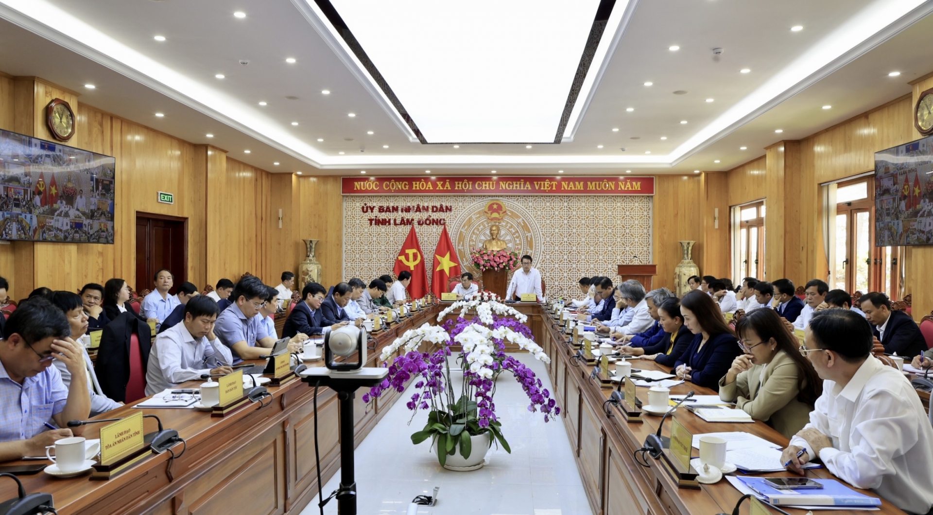 Hội nghị đánh giá tình hình kinh tế - xã hội tháng 4