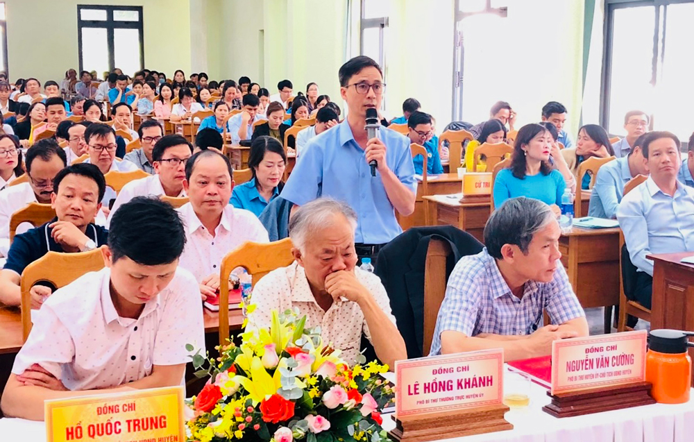 Đoàn Đại biểu Quốc hội tiếp xúc cử tri Đức Trọng trước kỳ họp thứ 7