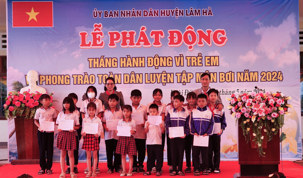Lâm Hà: Phát động Tháng hành động vì trẻ em và phong trào toàn dân luyện tập môn bơi