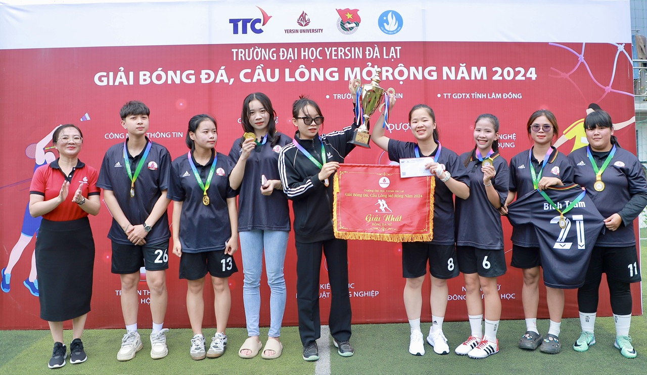 Bế mạc Giải bóng đá, cầu lông mở rộng năm 2024 Trường Đại học Yersin Đà Lạt