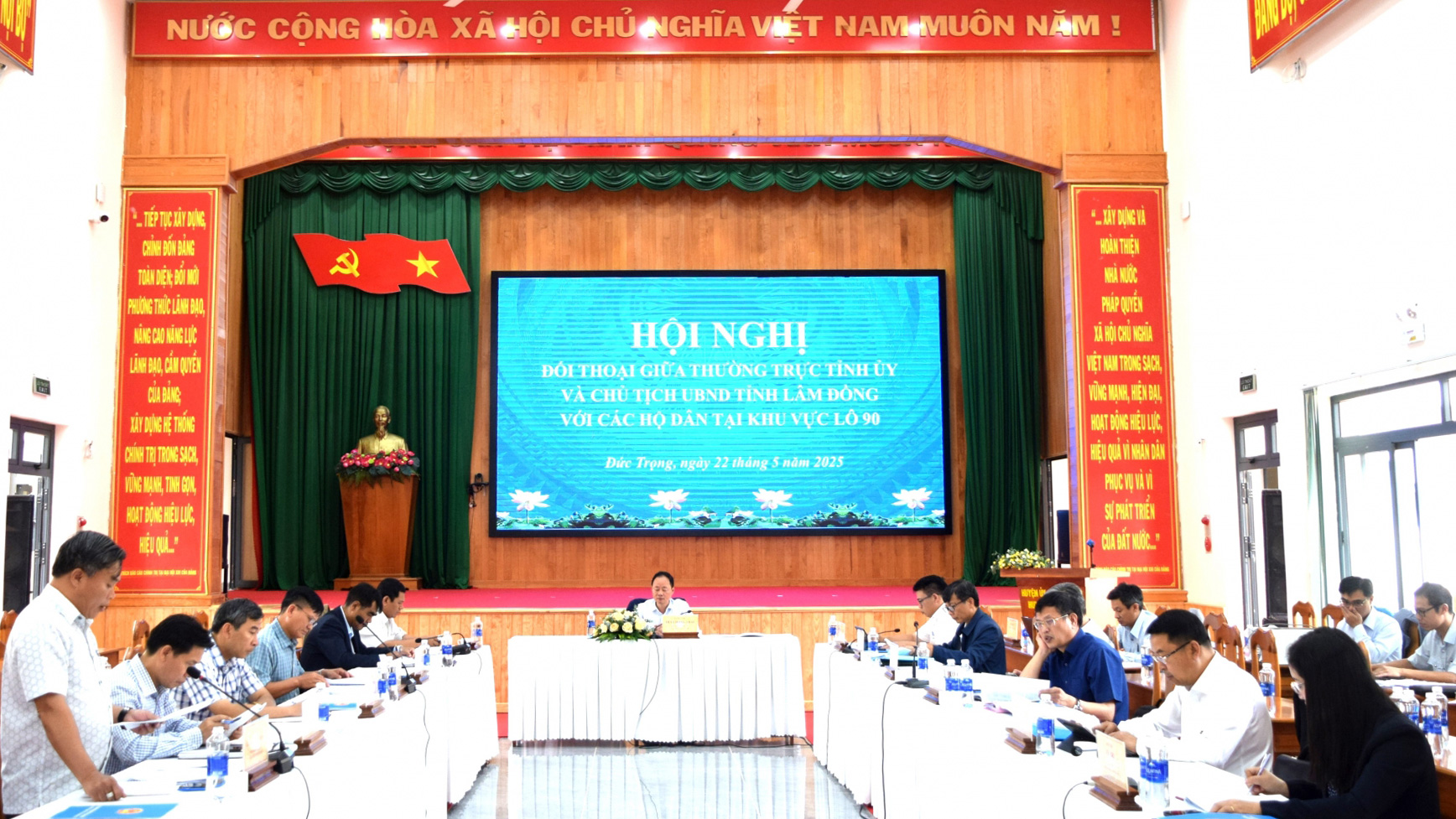 Hội nghị đối thoại giữa Chủ tịch UBND tỉnh Lâm Đồng với các hộ dân khu vực Lô 90