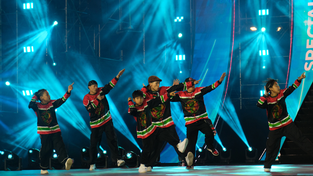 BZONE DANCE GROUP và F.E.D CREW giành giải Quán quân Dalat Best Dance Crew 2025