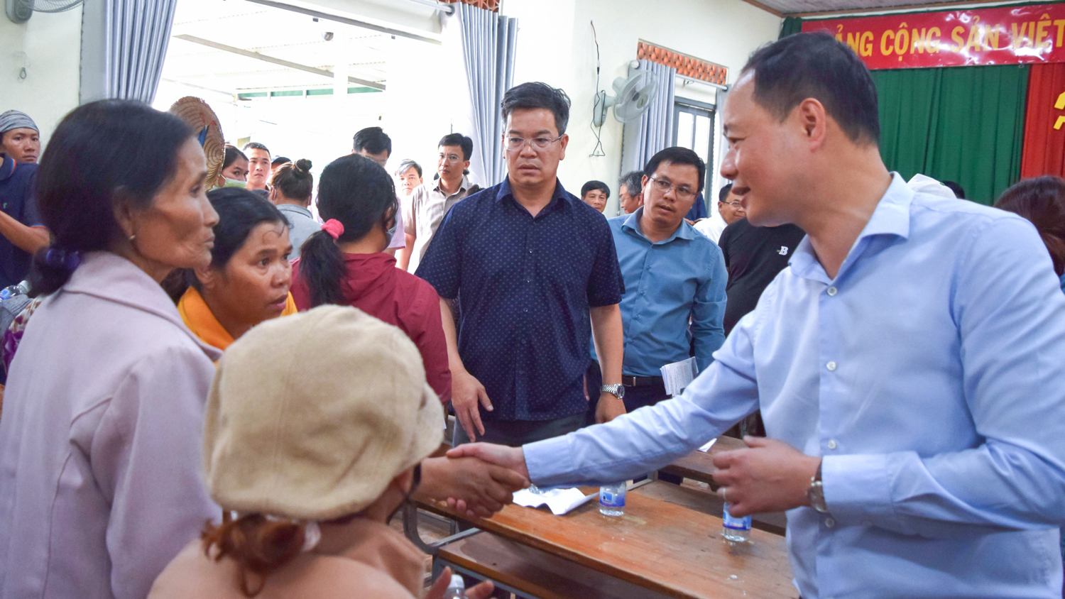 Chủ tịch UBND tỉnh Lâm Đồng đối thoại với các hộ dân liên quan Dự án Hồ chứa nước Ta Hoét