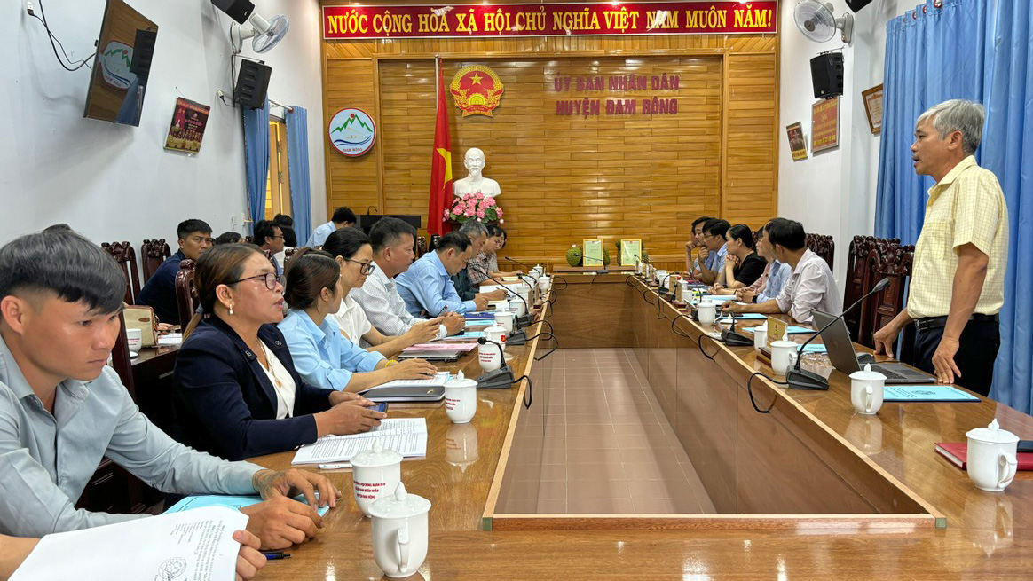 Cấp quyền sử dụng nhãn hiệu chứng nhận sầu riêng và dứa mật Đam Rông