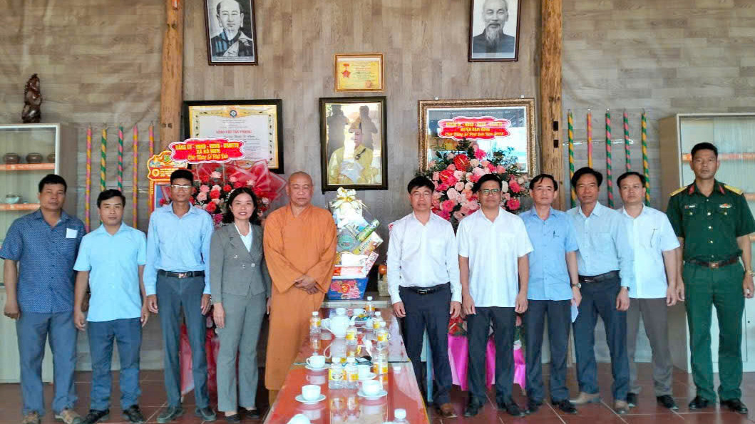 Lãnh đạo huyện Đam Rông thăm các cơ sở phật giáo nhân Đại lễ Phật đản - Phật lịch