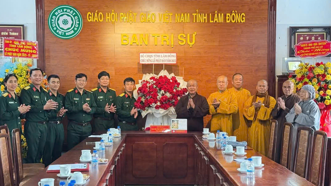 Đảng uỷ - Bộ CHQS tỉnh chúc mừng Đại lễ Phật đản năm 2025