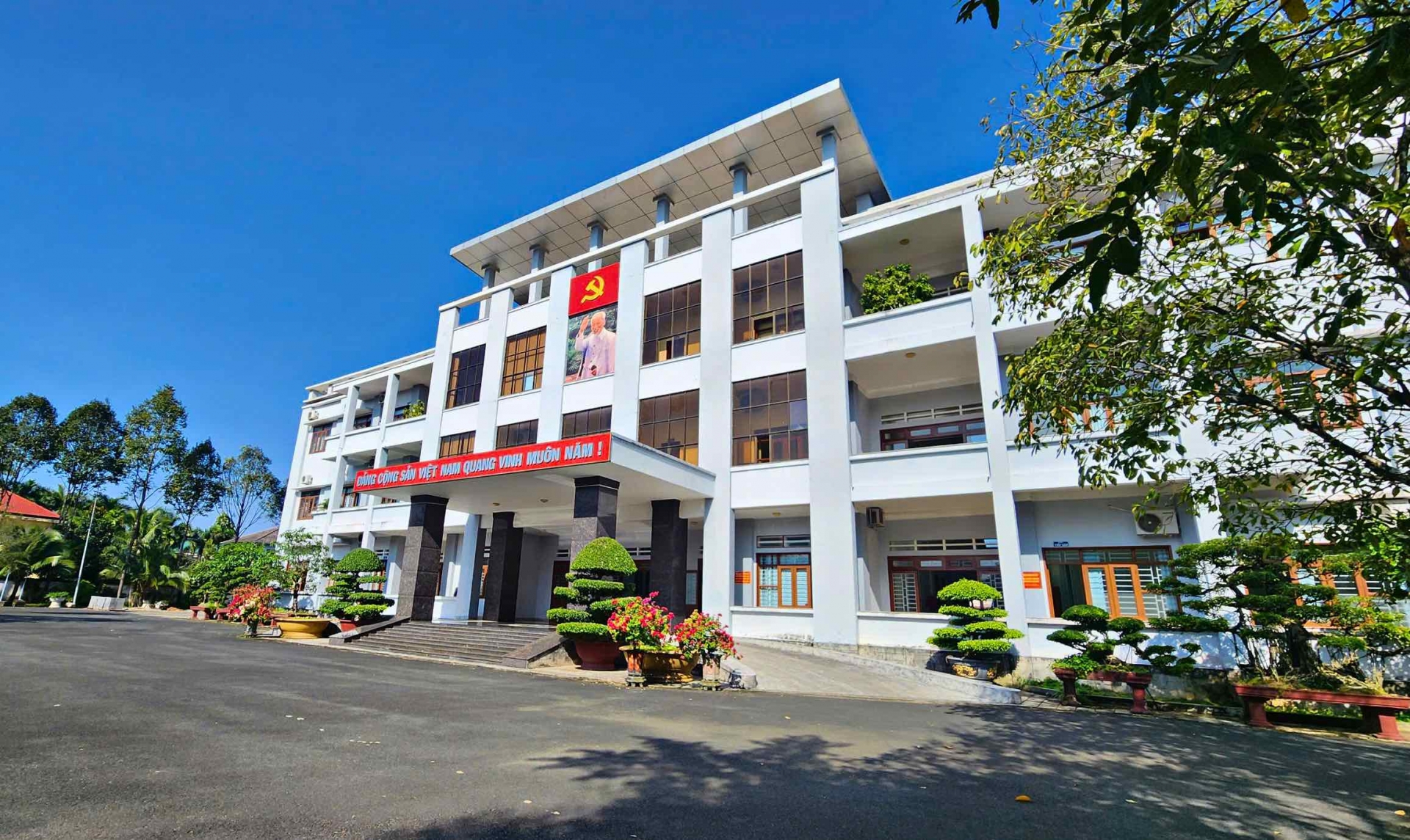 Khẩn trương lập danh sách công chức, lãnh đạo cấp sở có nguyện vọng về công tác tại cấp xã sau sắp xếp