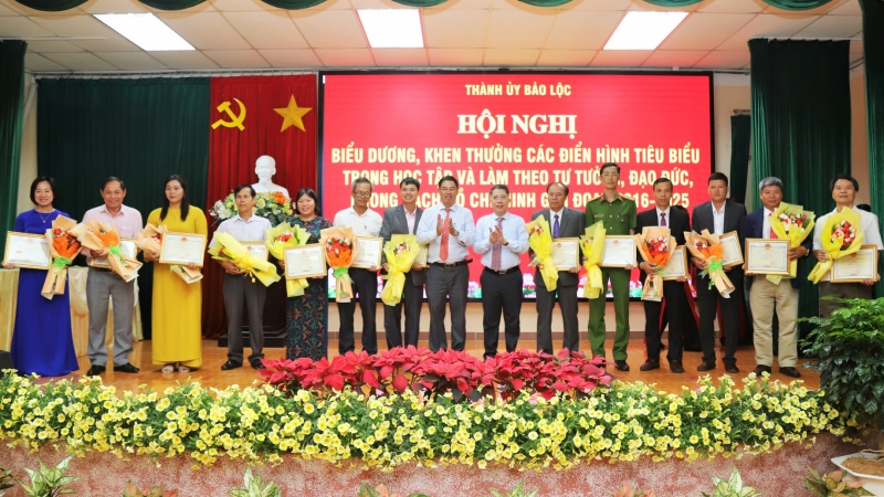 Bảo Lộc tổng kết 10 năm thực hiện Chỉ thị 05 của Bộ Chính trị