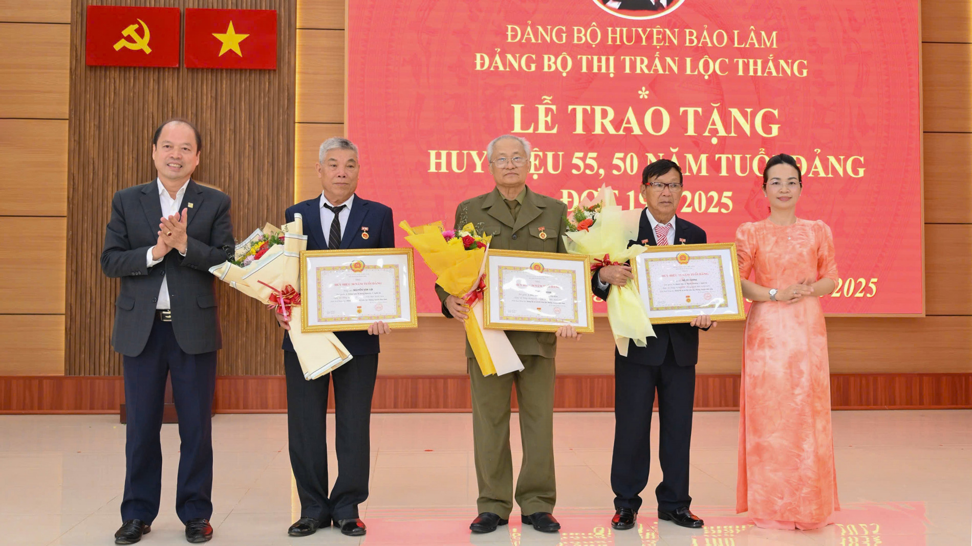 Bảo Lâm: Trao Huy hiệu Đảng đợt 19/5 cho 56 đảng viên