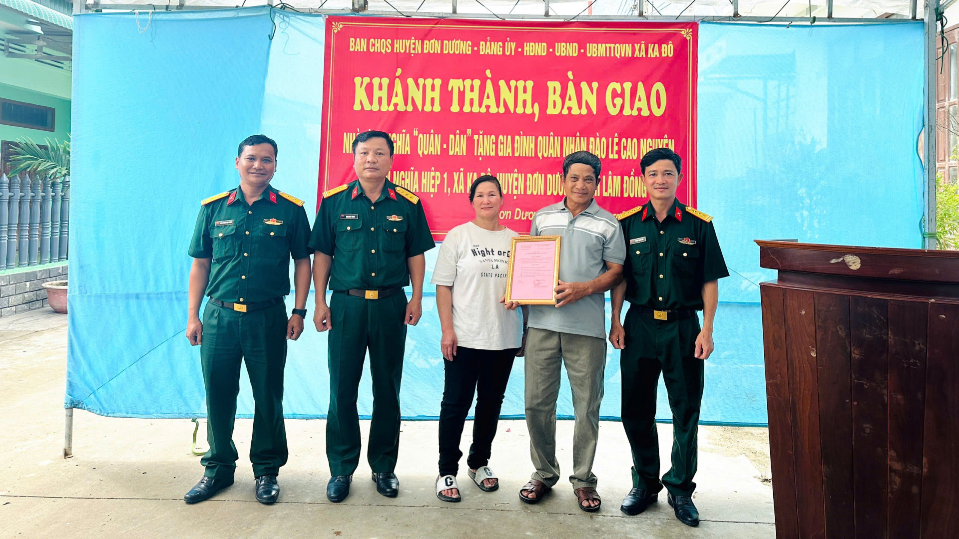 Đơn Dương: Bàn giao nhà tình nghĩa quân - dân