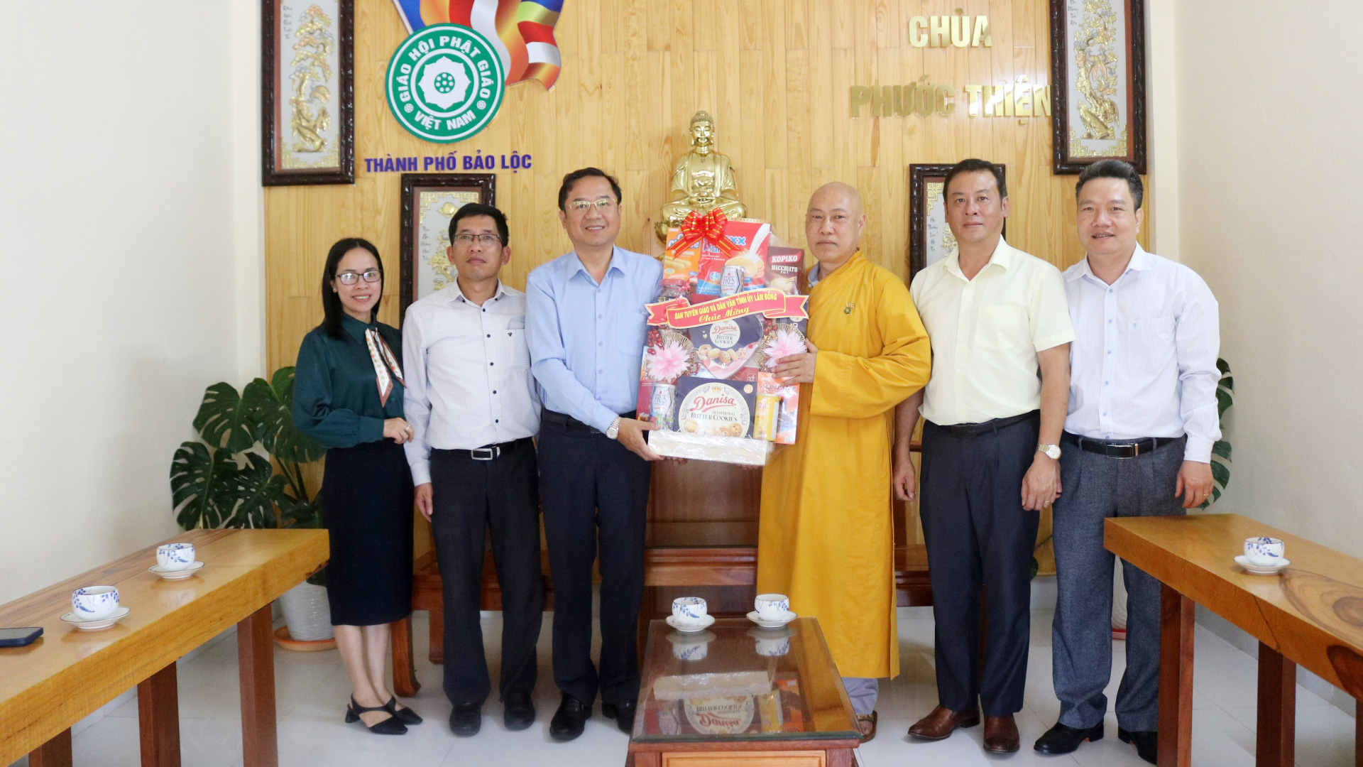 Lãnh đạo Ban Tuyên giáo và Dân vận Tỉnh ủy thăm cơ sở Phật giáo nhân dịp Lễ Phật đản năm 2025