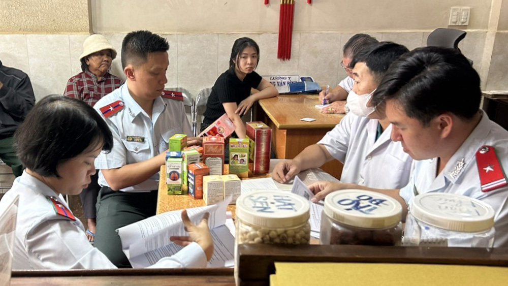 Quyết liệt phòng, chống buôn lậu, hàng giả